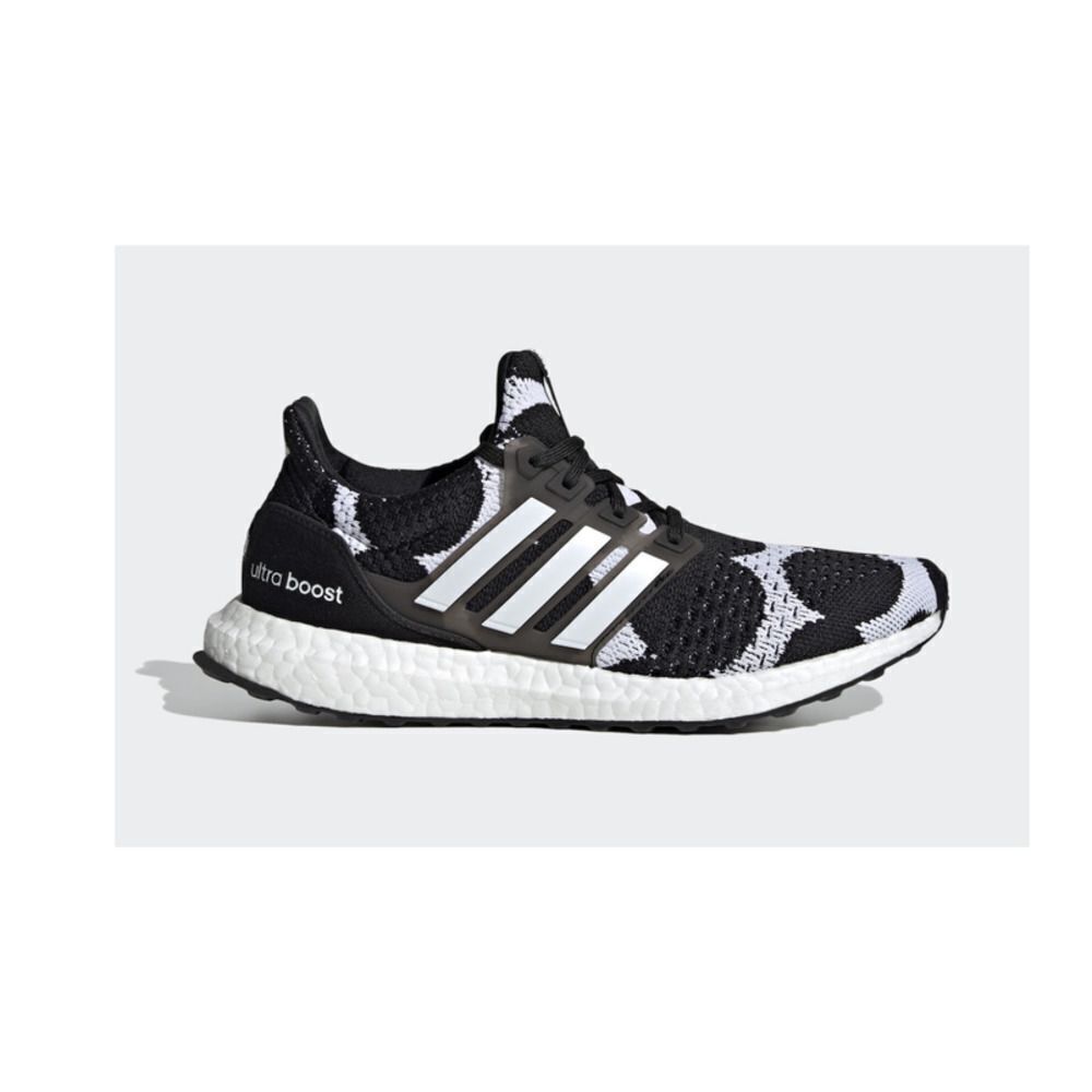 Adidas Women’s Ultra Boost DNA Shoes in Black and White Sz 7